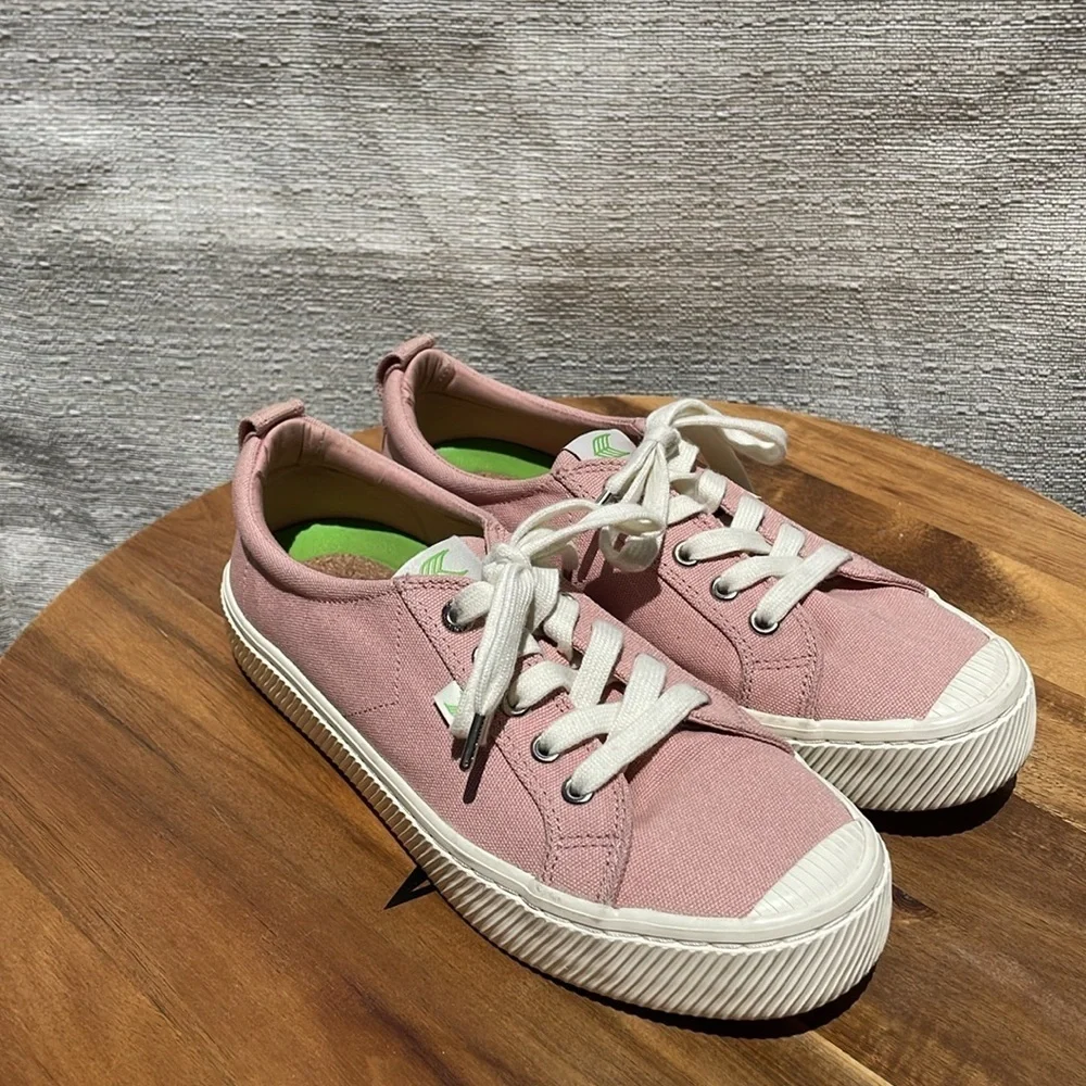 Cariuma Women’s OCA Low Rose Blush Pink Canvas Size 8